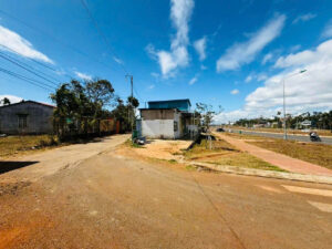 Chính chủ ra hàng lốc 7 lô đất vị trí đẹp trên trục Đại lộ Võ Nguyên Giáp, thuộc trung tâm Buôn Ma Thuột. Khu vực phát triển mạnh, thích hợp ở hoặc kinh doanh – đầu tư lâu dài.